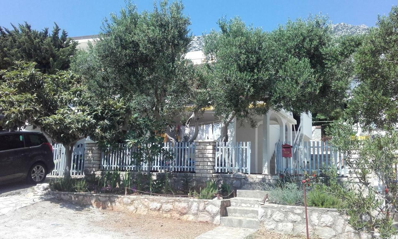 Apartment Milka By The Sea Karlobag Exterior photo