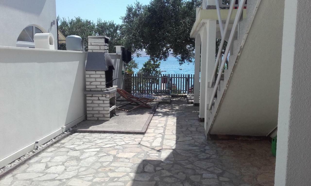 Apartment Milka By The Sea Karlobag Exterior photo